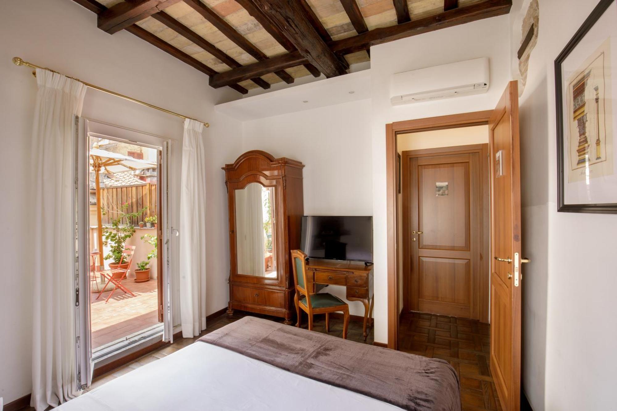 The Right Place 4u Navona Luxury Pensión 5*